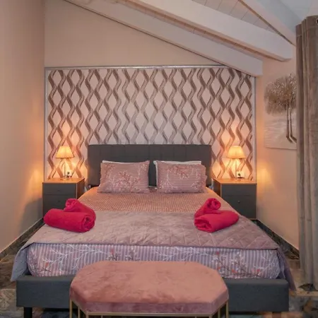 Casa Di Voz Shared Villa Studios With Free Gym Services By 