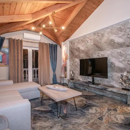 Casa Di Voz Shared Villa Studios With Free Gym Services By 