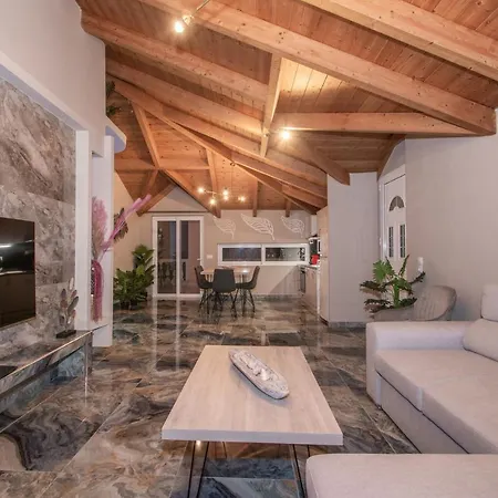 Villa Casa Di Voz Shared Villa Studios With Free Gym Services By 